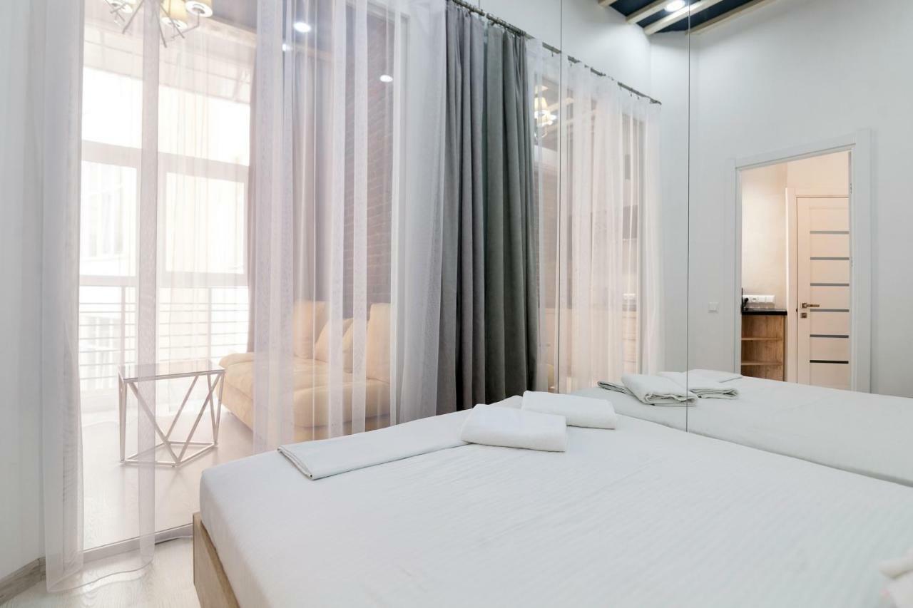 Leogrand One-Bedroom Apartments On Tugan-Baranovskogo 24 Lviv Bagian luar foto