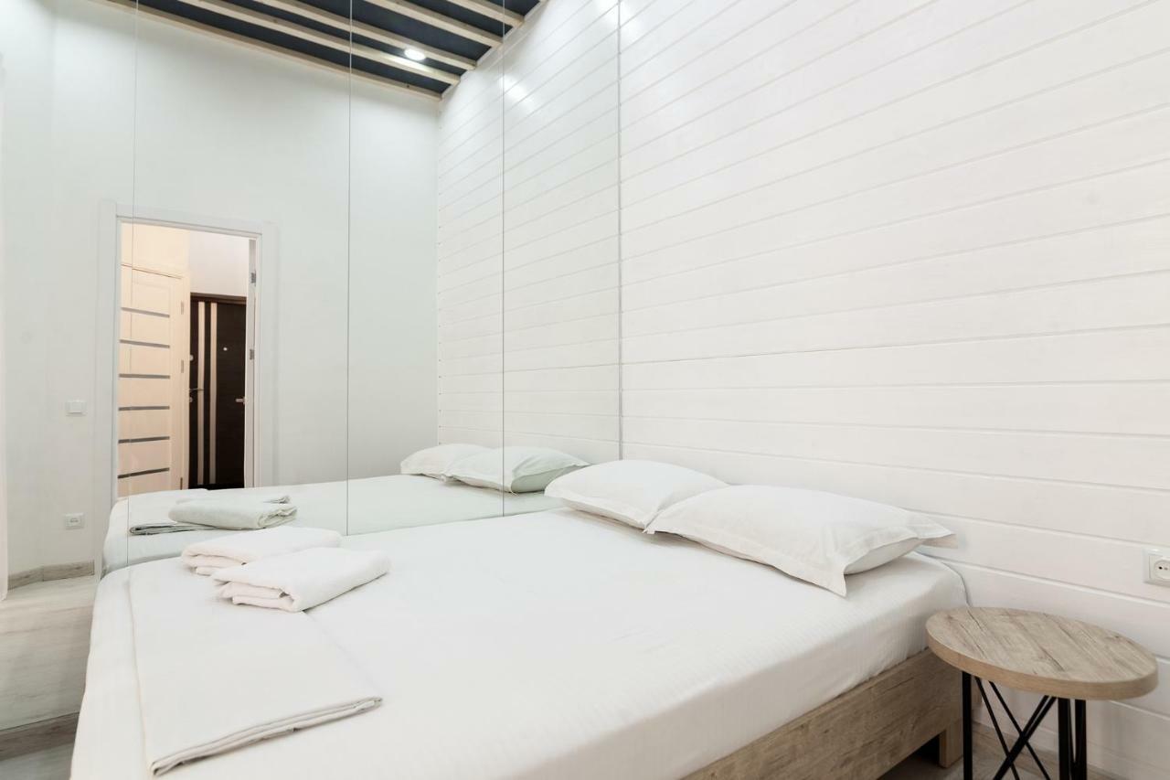 Leogrand One-Bedroom Apartments On Tugan-Baranovskogo 24 Lviv Bagian luar foto
