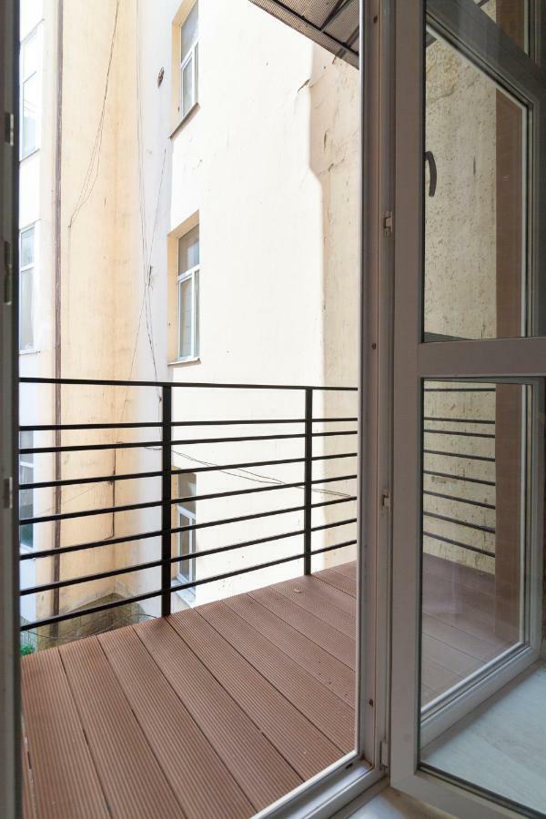 Leogrand One-Bedroom Apartments On Tugan-Baranovskogo 24 Lviv Bagian luar foto