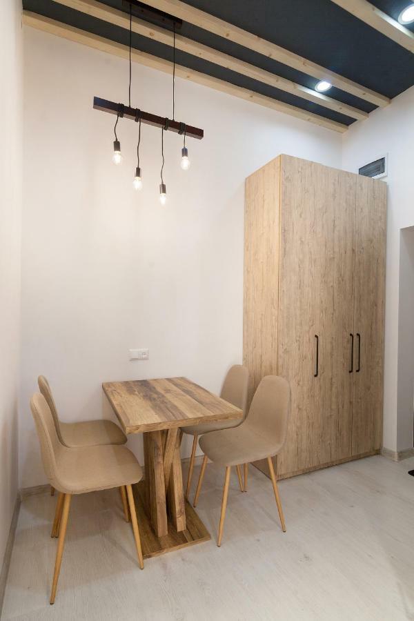 Leogrand One-Bedroom Apartments On Tugan-Baranovskogo 24 Lviv Bagian luar foto